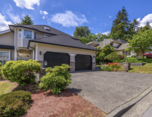 how long does an asphalt driveway last